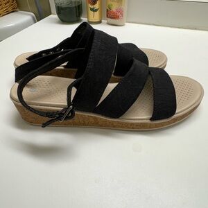NEW Bzee Bravo buckle strap sandals